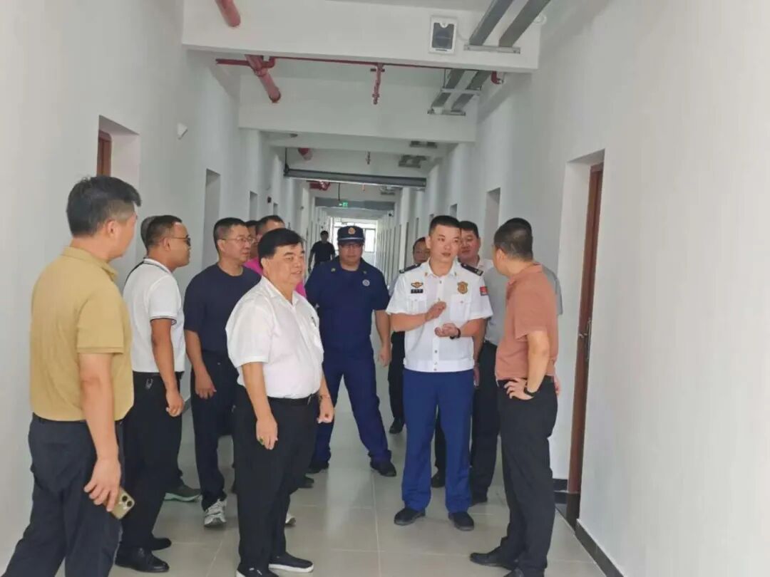 蔡庆春主任带队到我校检查“中秋” “国庆”节前安全防范工作