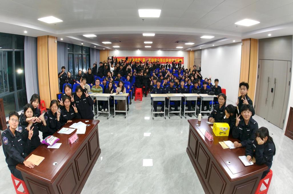 我校法律事务专业第一届辩论赛圆满举行！